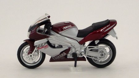 Yamaha 1000 Thunderace, scale 1:18 in Red- Silver by Maisto, diecast scale model bike