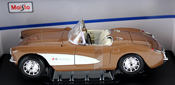 Chevrolet Corvette 1957, scale 1:18 in Brown-White by Maisto, miniature diecast scale model car.