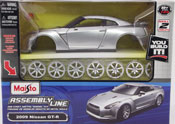 Nissan GT-R 2009-Assembly Kit, scale 1:24 in Silver by Maisto, diecast scale model car Assembly kit