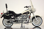 FLSTN Heritage Softail Nostalgia 1993- Harley Davidson, scale 1:18 in White-Black by Maisto, miniature diecast scale model bike