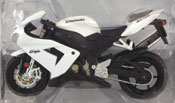 Kawasaki Ninja ZX-10R, scale 1:18 in White by Maisto, miniature diecast scale model bike