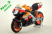 Honda RCV 212, Dani Pedrosa No.3, Repsol Honda Team 2009, scale 1:18 in Repsol colors by Maisto, miniature diecast scale model bike