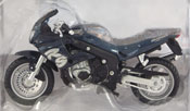 Triumph 955i, scale 1:18 in Blue by Maisto, miniature diecast scale model bike